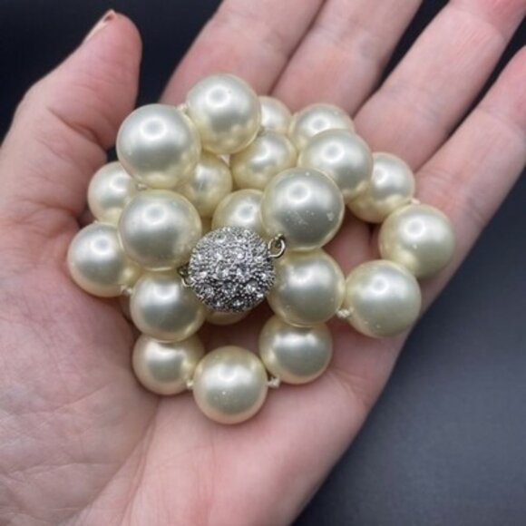 Bridal Statement Necklace 18" Glass Pearls 14mm 124g Rhinestone Clasp Formal - Picture 2 of 8